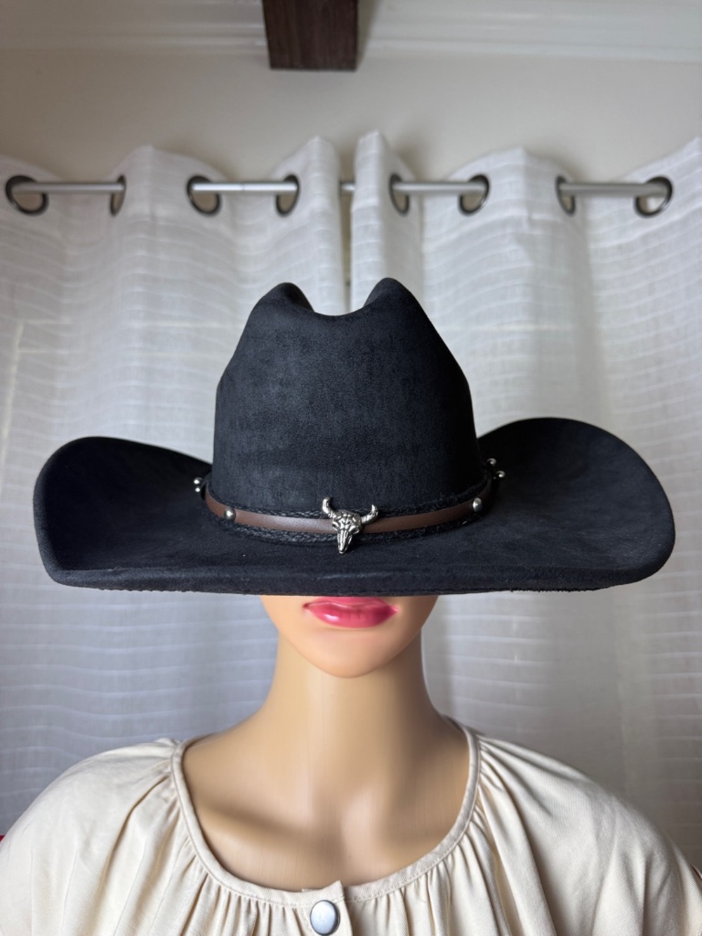 Western-style Suede Felt Cowboy Women Hat with Bull Head Accent